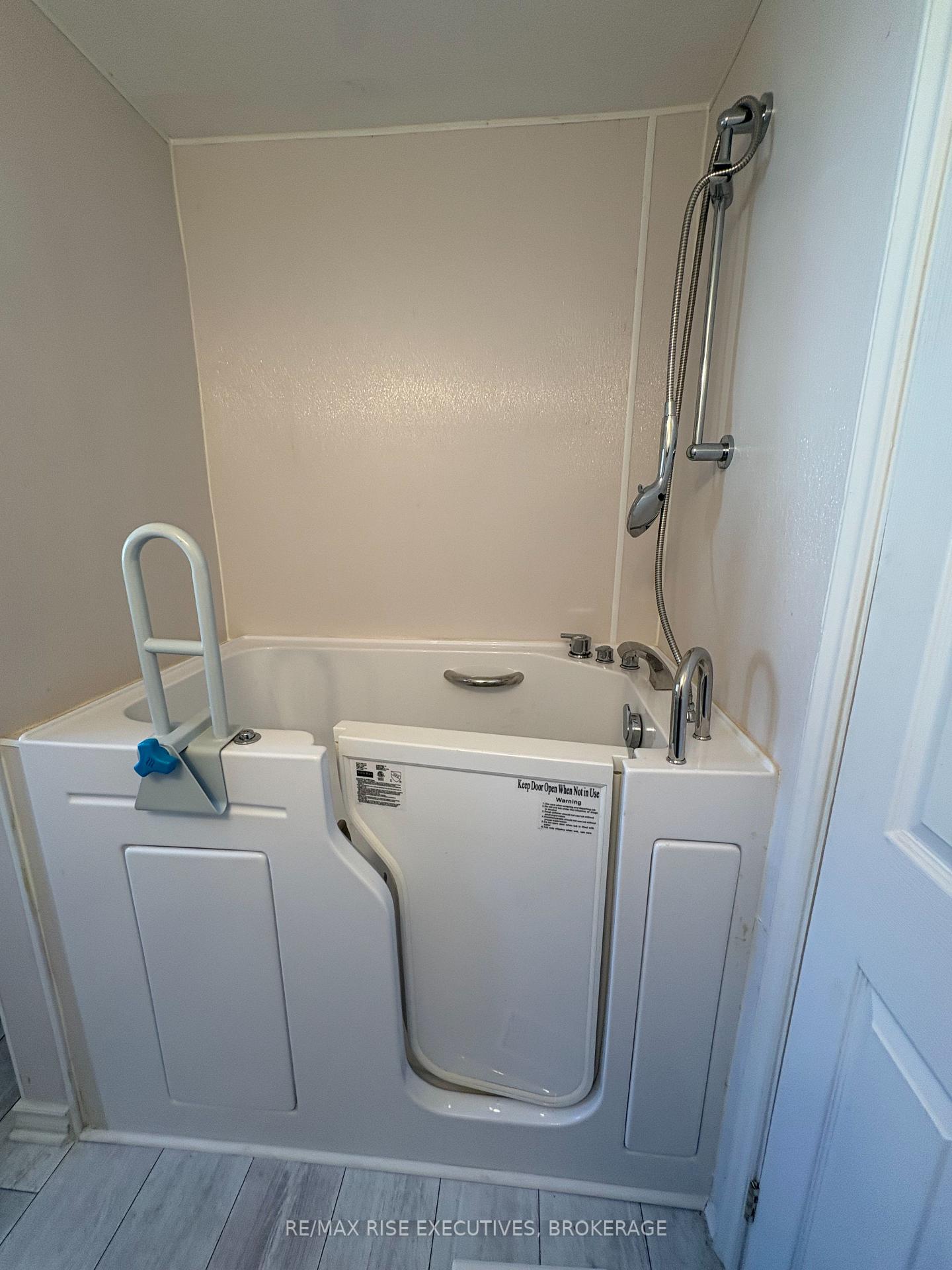 Photo 8 of 12 Wentworth Drive, Kingston, Rideau — HOMEH