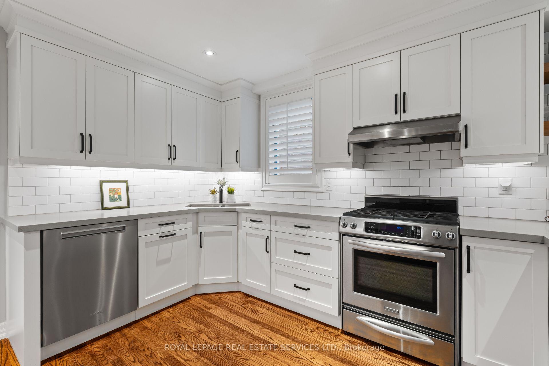 Photo 14 of 100 Dunedin Drive, Etobicoke, Kingsway South — HOMEH