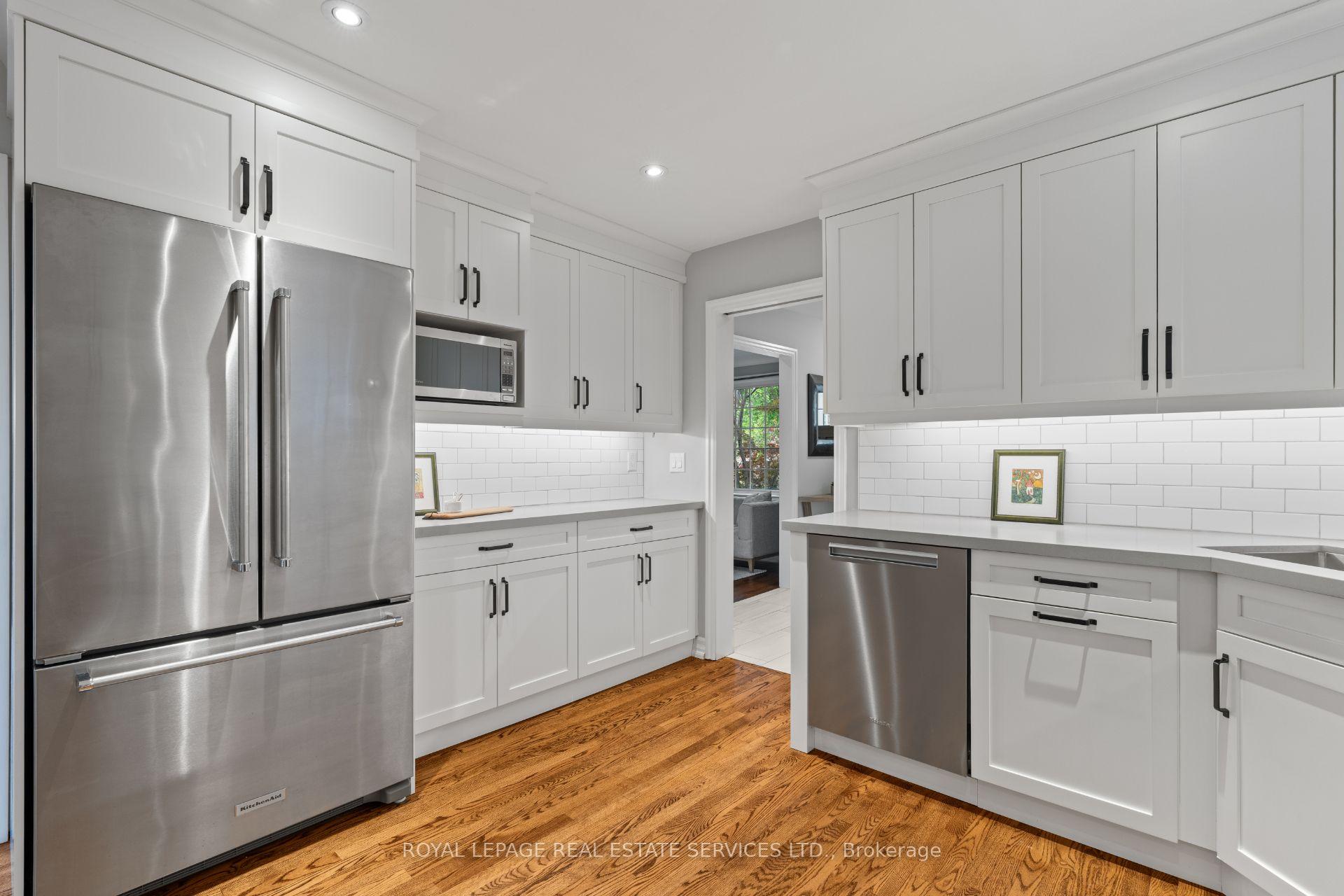 Photo 15 of 100 Dunedin Drive, Etobicoke, Kingsway South — HOMEH