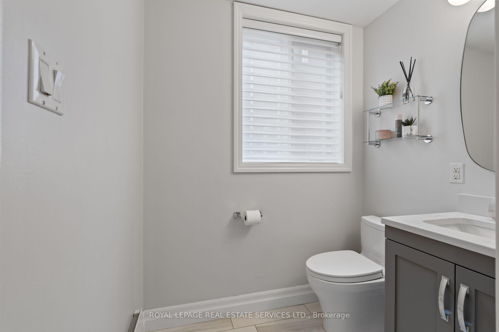 Photo 20 of 100 Dunedin Drive, Etobicoke, Kingsway South — HOMEH