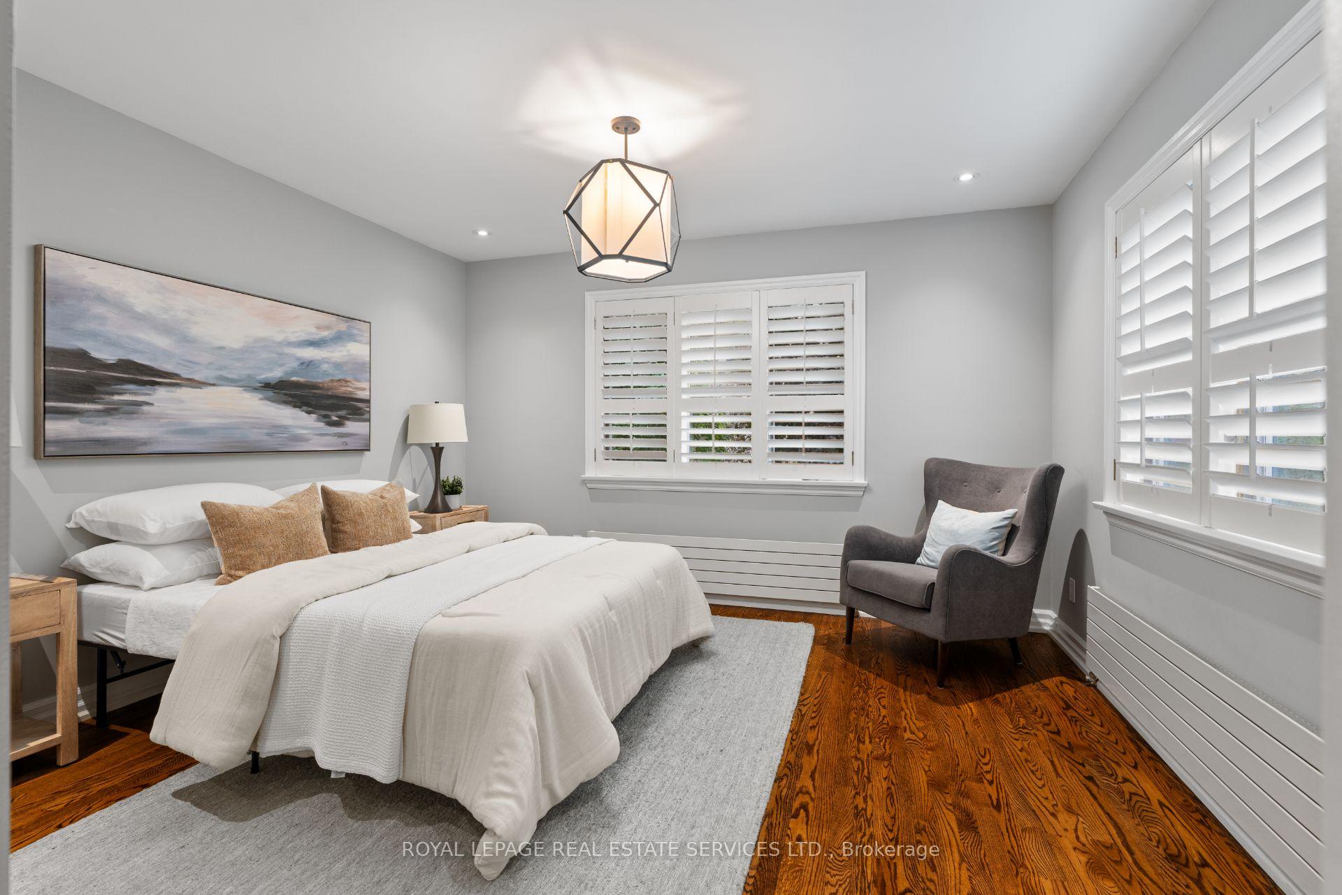 Photo 21 of 100 Dunedin Drive, Etobicoke, Kingsway South — HOMEH