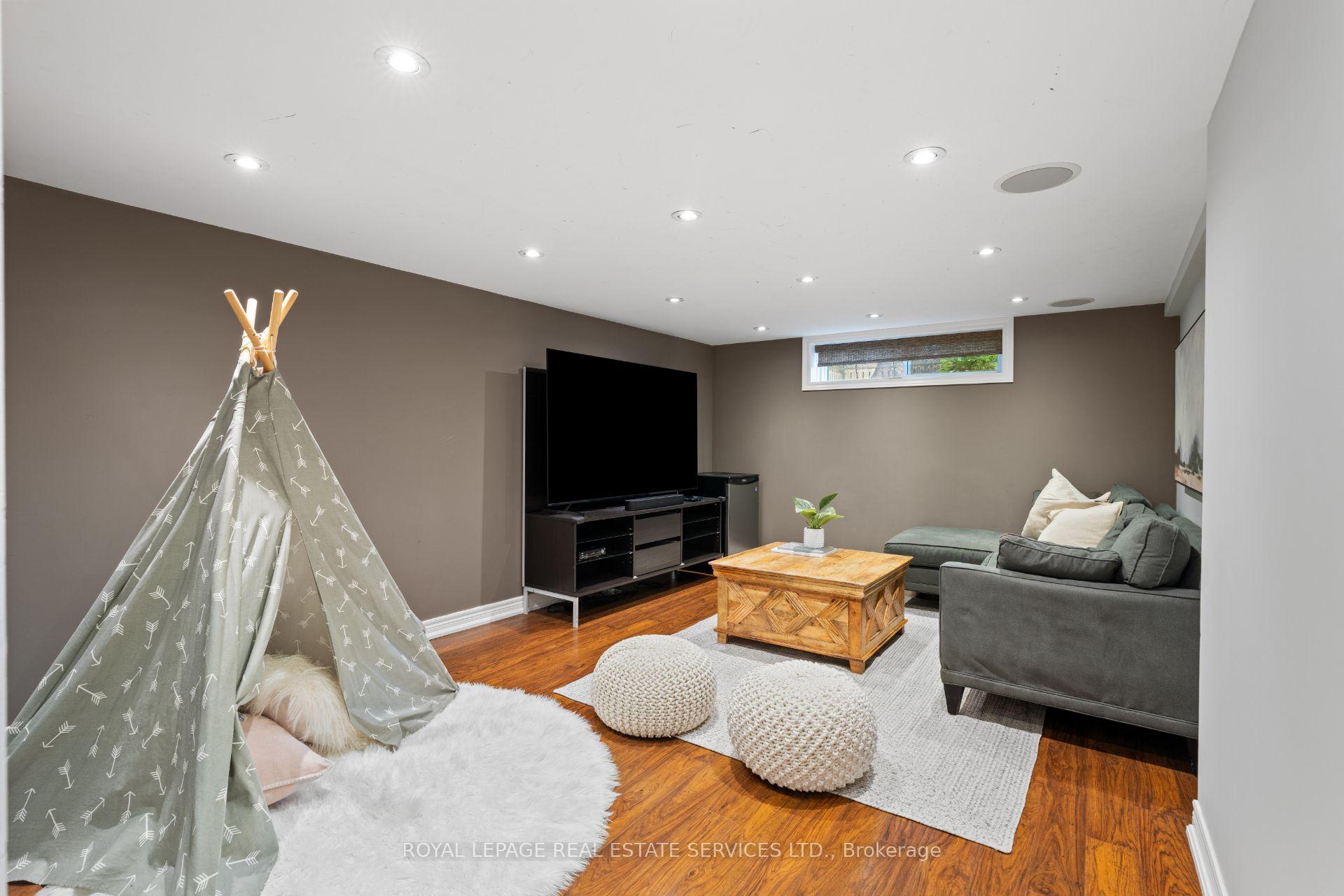 Photo 33 of 100 Dunedin Drive, Etobicoke, Kingsway South — HOMEH