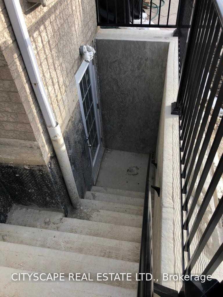 Photo 4 of Unit Bsmt, 5520 Prosper Circuit, Mississauga, East Credit — HOMEH