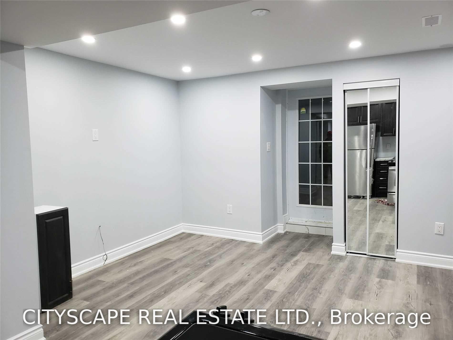 Photo 6 of Unit Bsmt, 5520 Prosper Circuit, Mississauga, East Credit — HOMEH