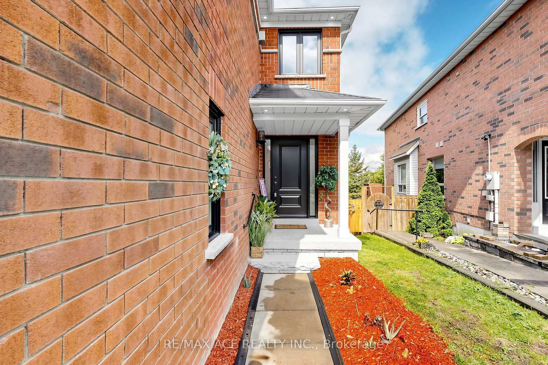 Photo 3 of 119 Primeau Drive, Aurora, Aurora Grove — HOMEH