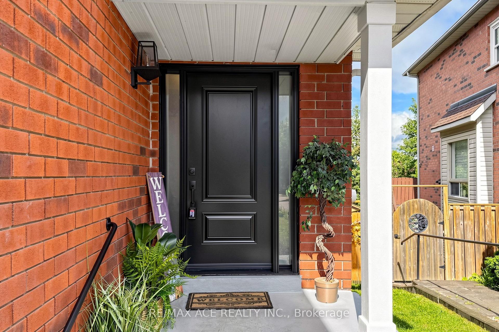 Photo 4 of 119 Primeau Drive, Aurora, Aurora Grove — HOMEH