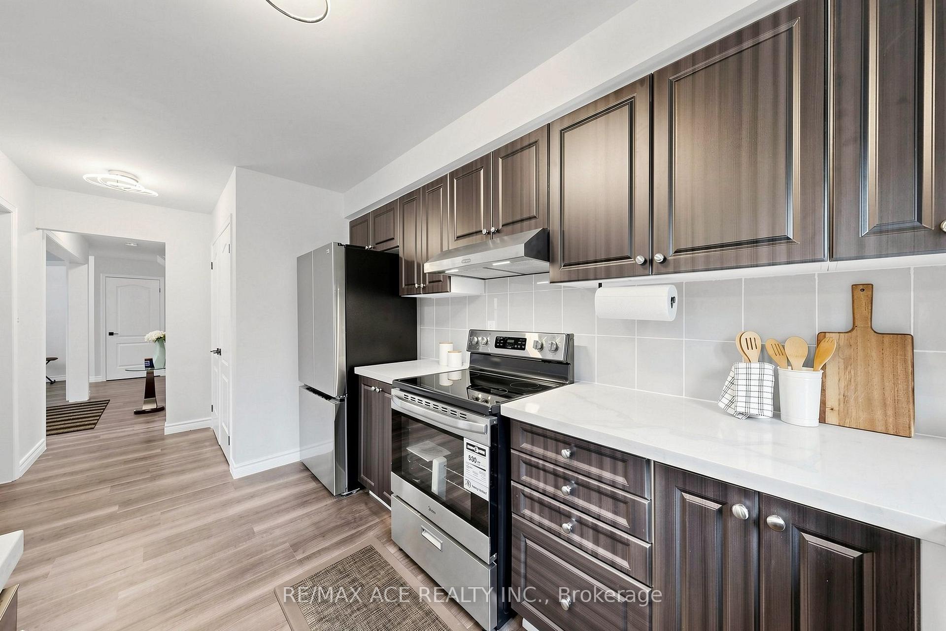 Photo 14 of 119 Primeau Drive, Aurora, Aurora Grove — HOMEH