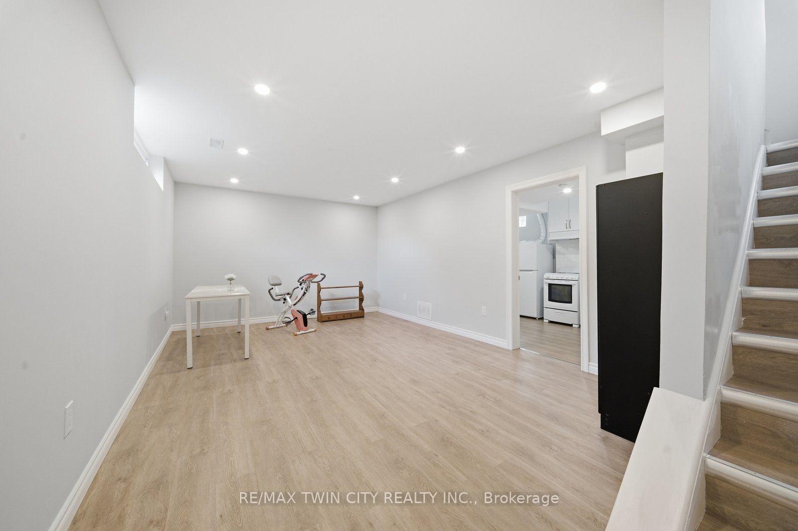 Photo 24 of 44 Stanley Street, Brantford, East Ward — HOMEH