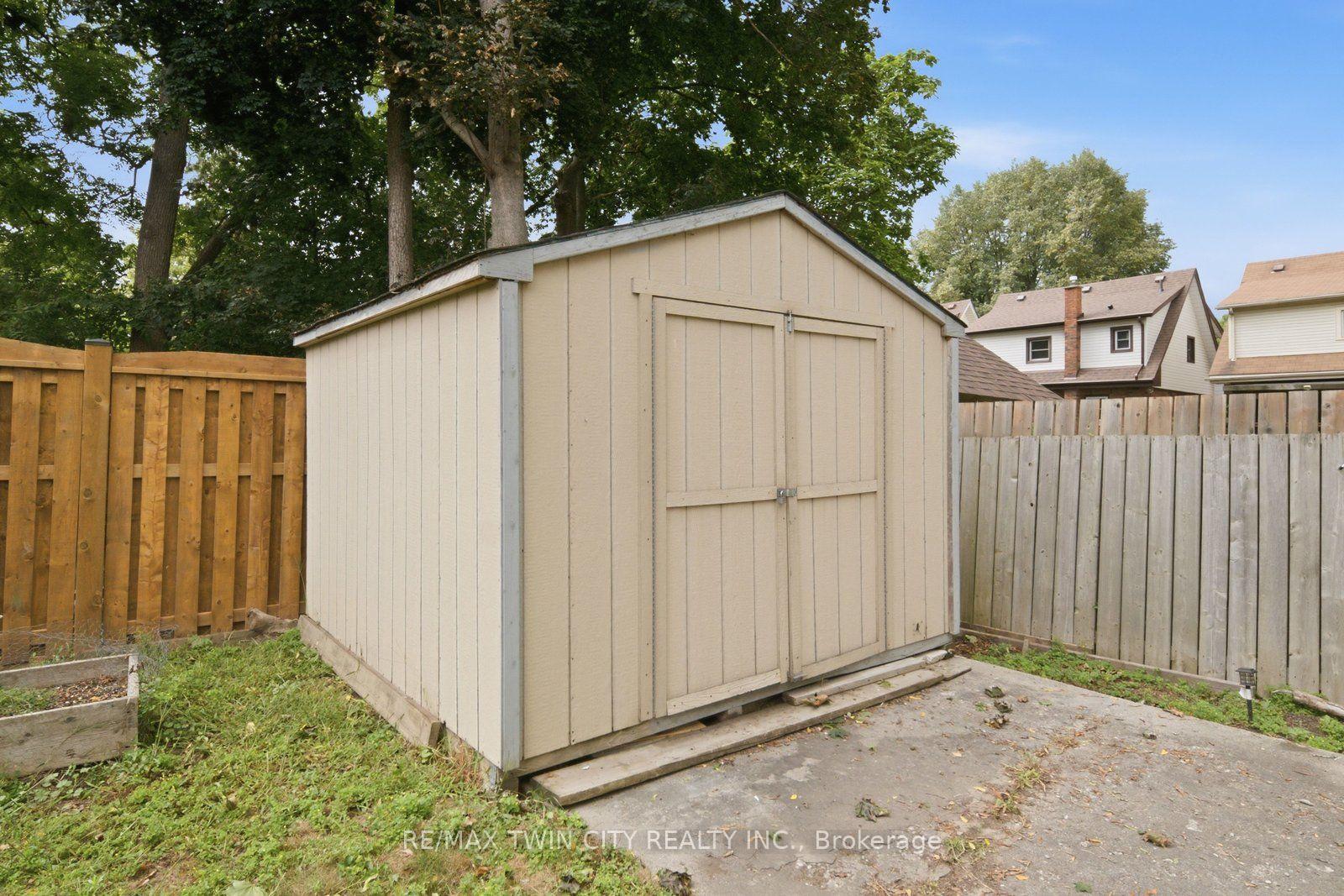 Photo 31 of 44 Stanley Street, Brantford, East Ward — HOMEH