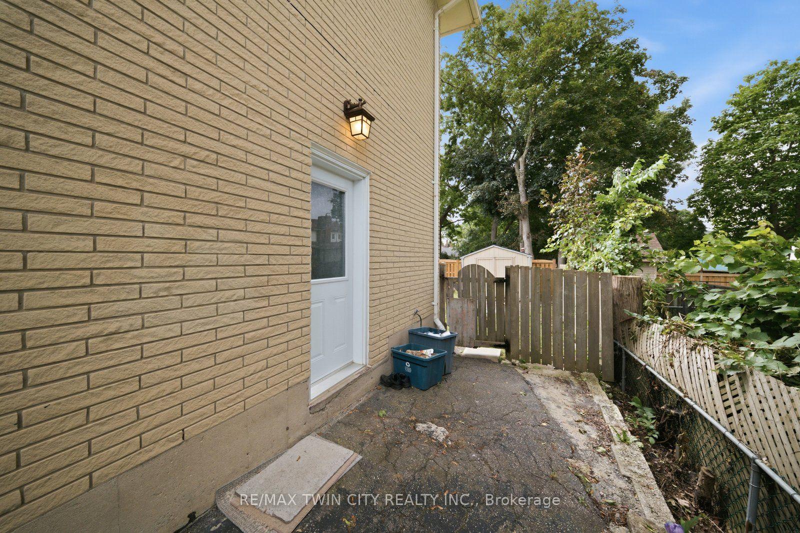 Photo 34 of 44 Stanley Street, Brantford, East Ward — HOMEH