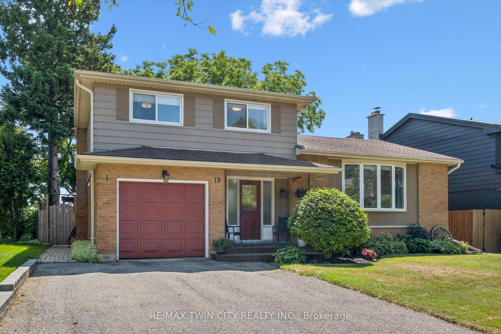 Photo 3 of 19 Mcgarry Drive, Kitchener, Forest Hill — HOMEH