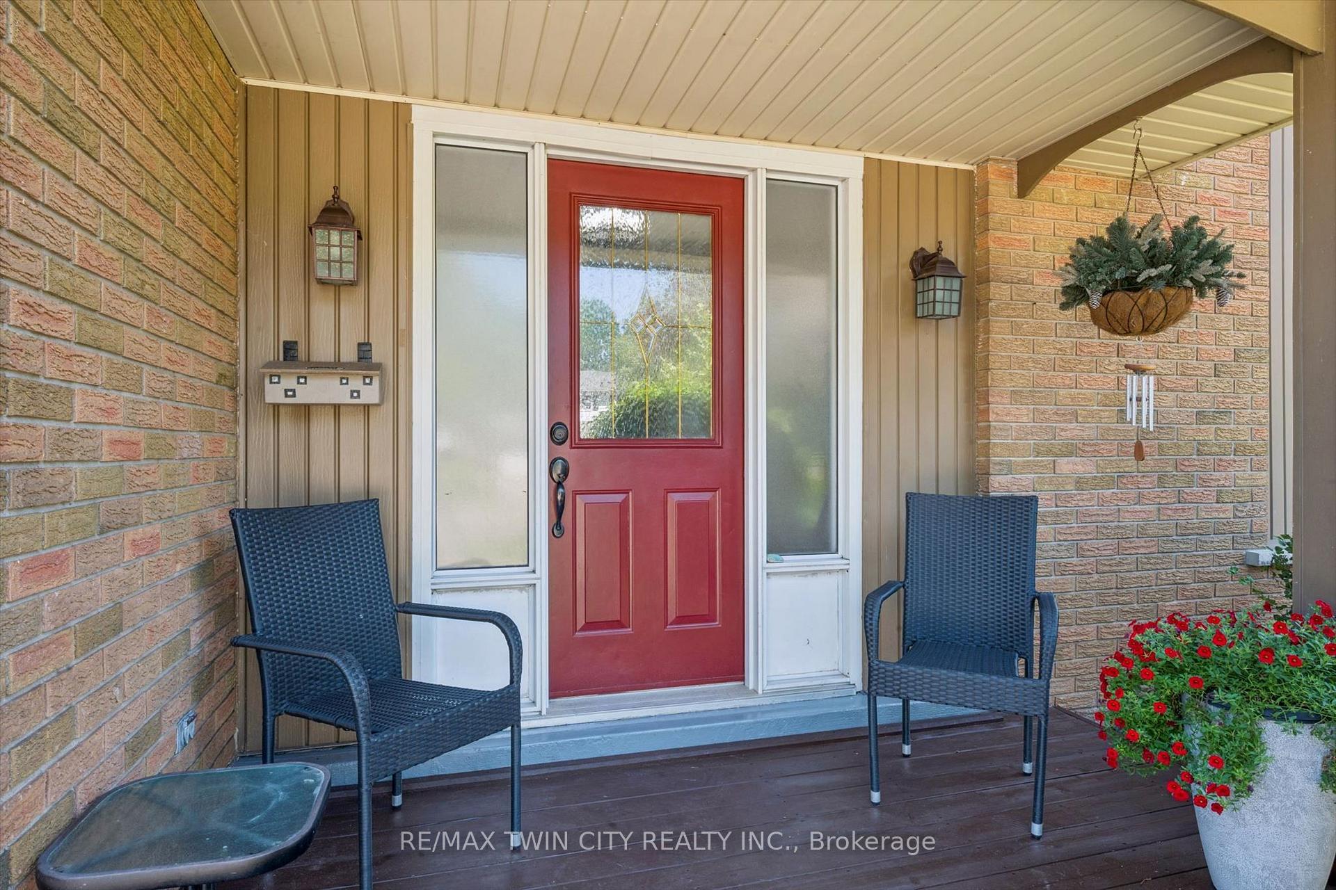 Photo 4 of 19 Mcgarry Drive, Kitchener, Forest Hill — HOMEH