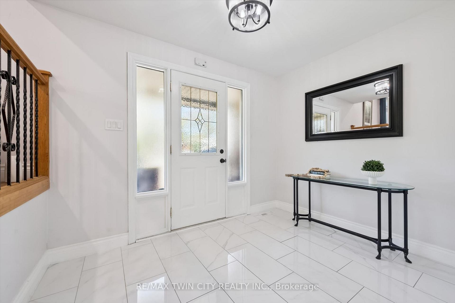 Photo 5 of 19 Mcgarry Drive, Kitchener, Forest Hill — HOMEH
