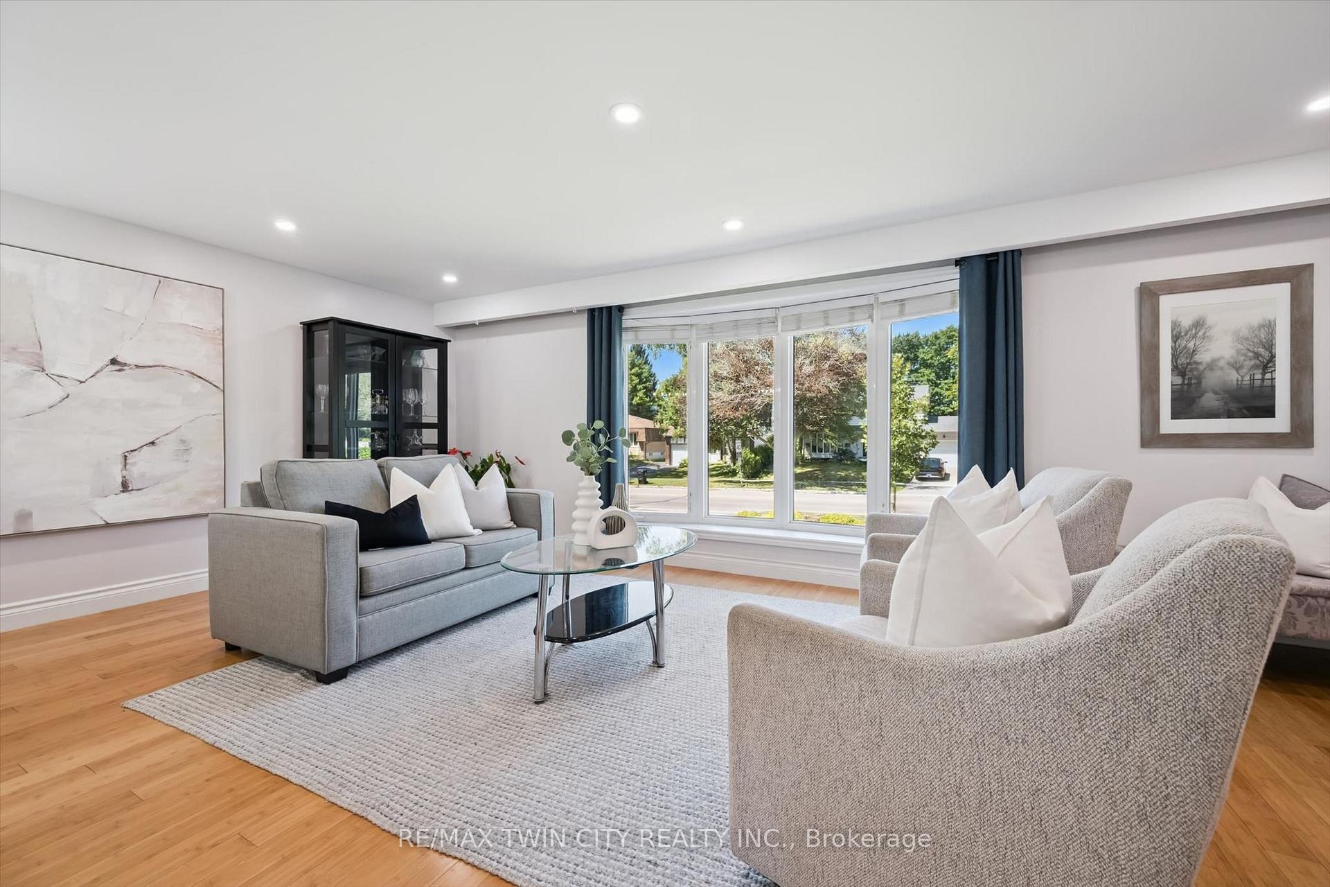 Photo 7 of 19 Mcgarry Drive, Kitchener, Forest Hill — HOMEH