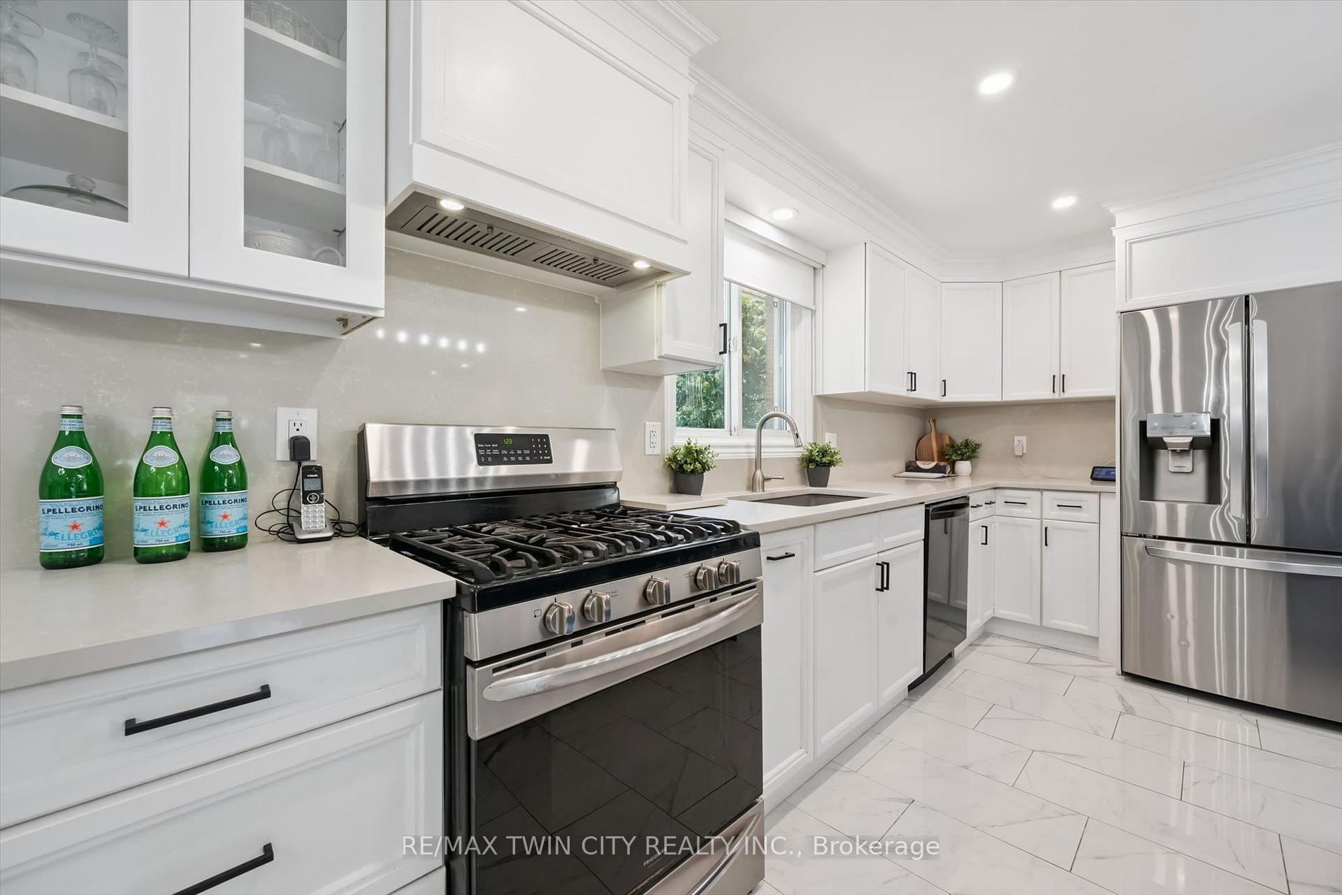 Photo 12 of 19 Mcgarry Drive, Kitchener, Forest Hill — HOMEH
