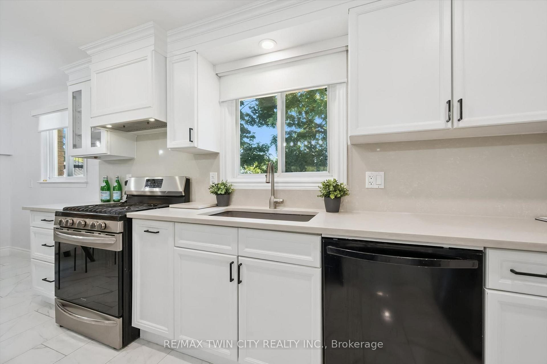 Photo 13 of 19 Mcgarry Drive, Kitchener, Forest Hill — HOMEH