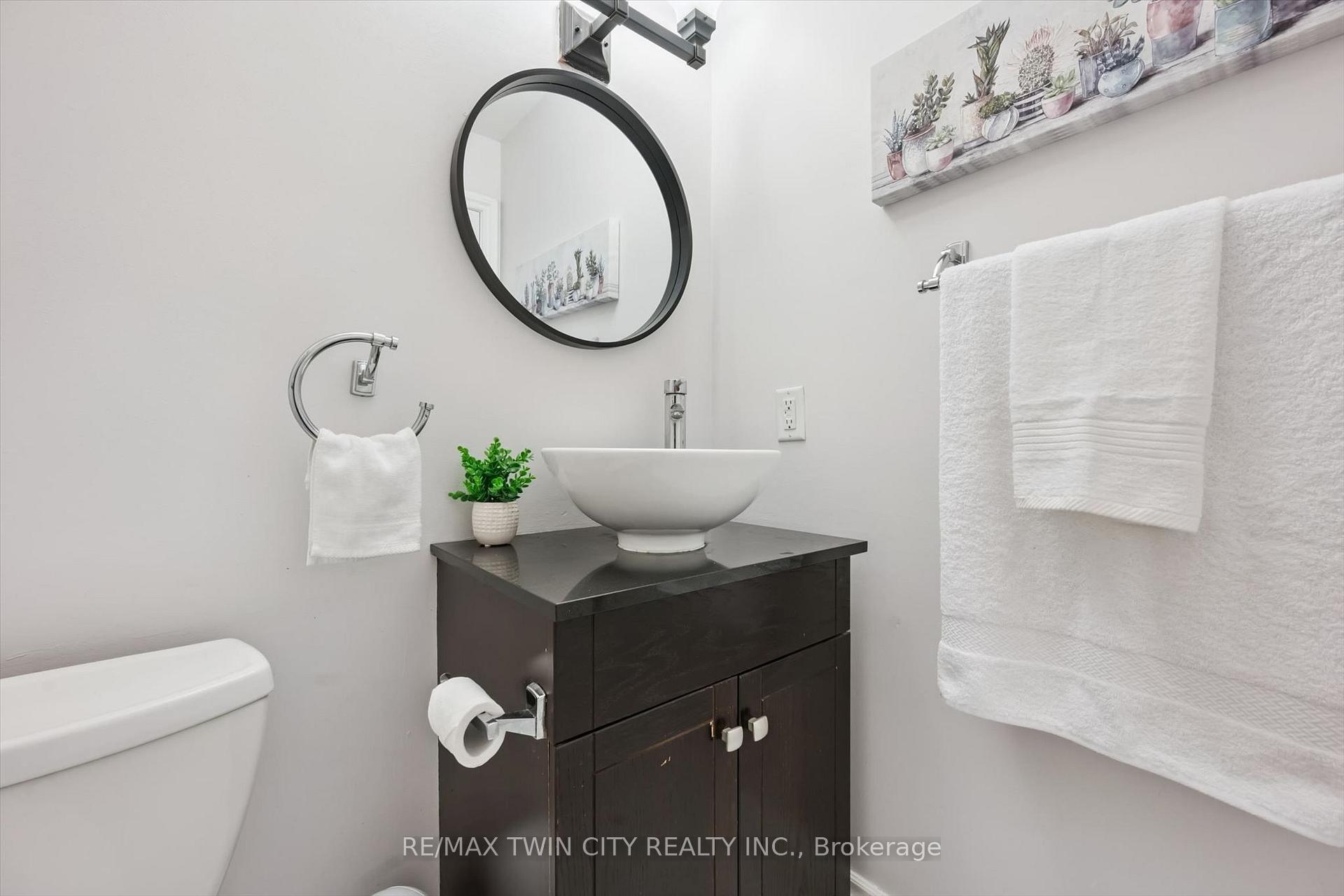 Photo 17 of 19 Mcgarry Drive, Kitchener, Forest Hill — HOMEH
