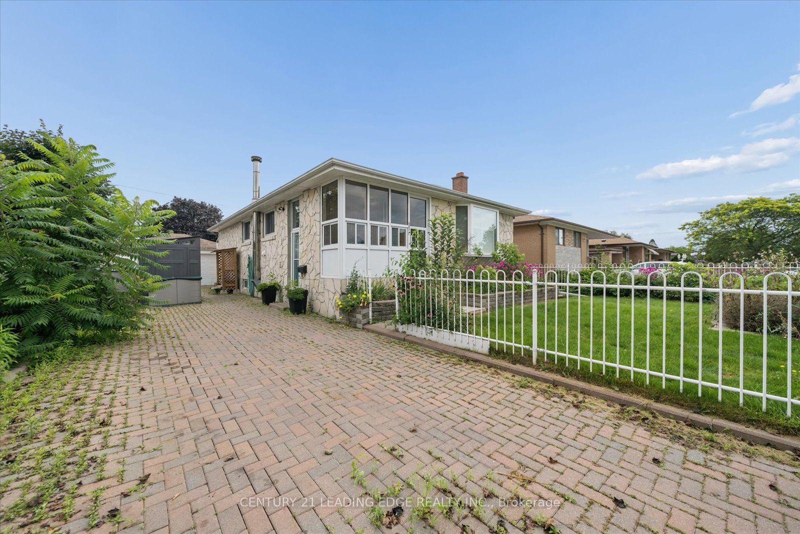 Photo 3 of Unit Basement, 883 Antonio Street, Pickering, Bay Ridges — HOMEH
