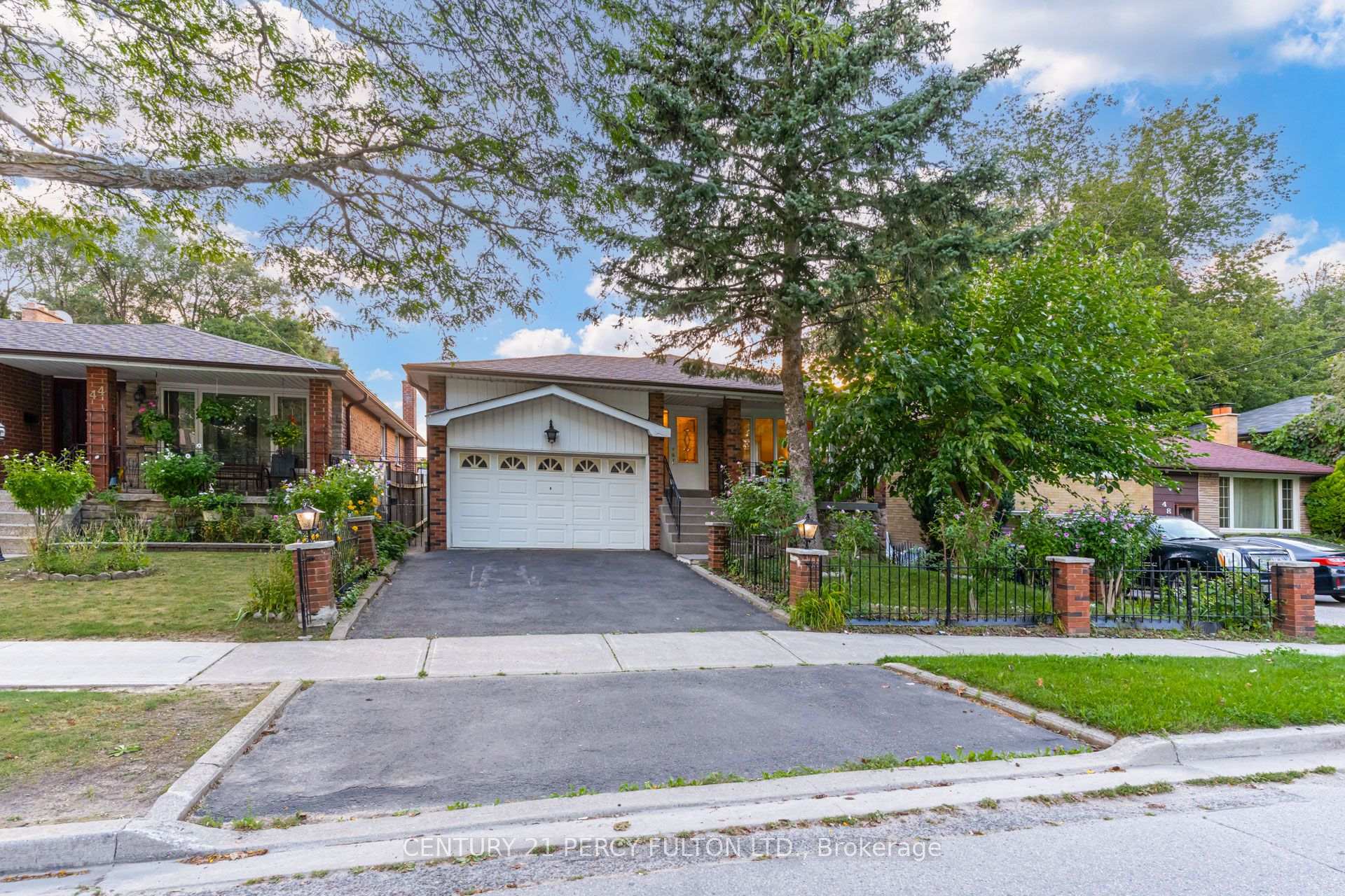 Photo 1 of 46 Cedar Drive, Scarborough, Scarborough Village — HOMEH