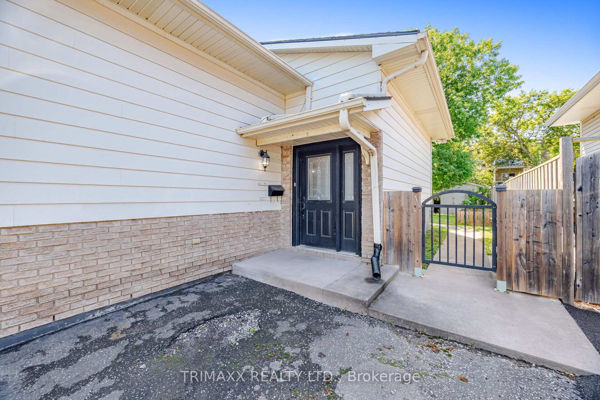 Photo 5 of 16 Loraine Drive, St. Catharines, Oakdale — HOMEH