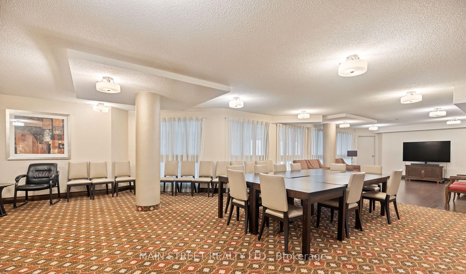 Photo 6 of Unit 314, 326 Major Mackenzie Drive E, Richmond Hill, Crosby — HOMEH