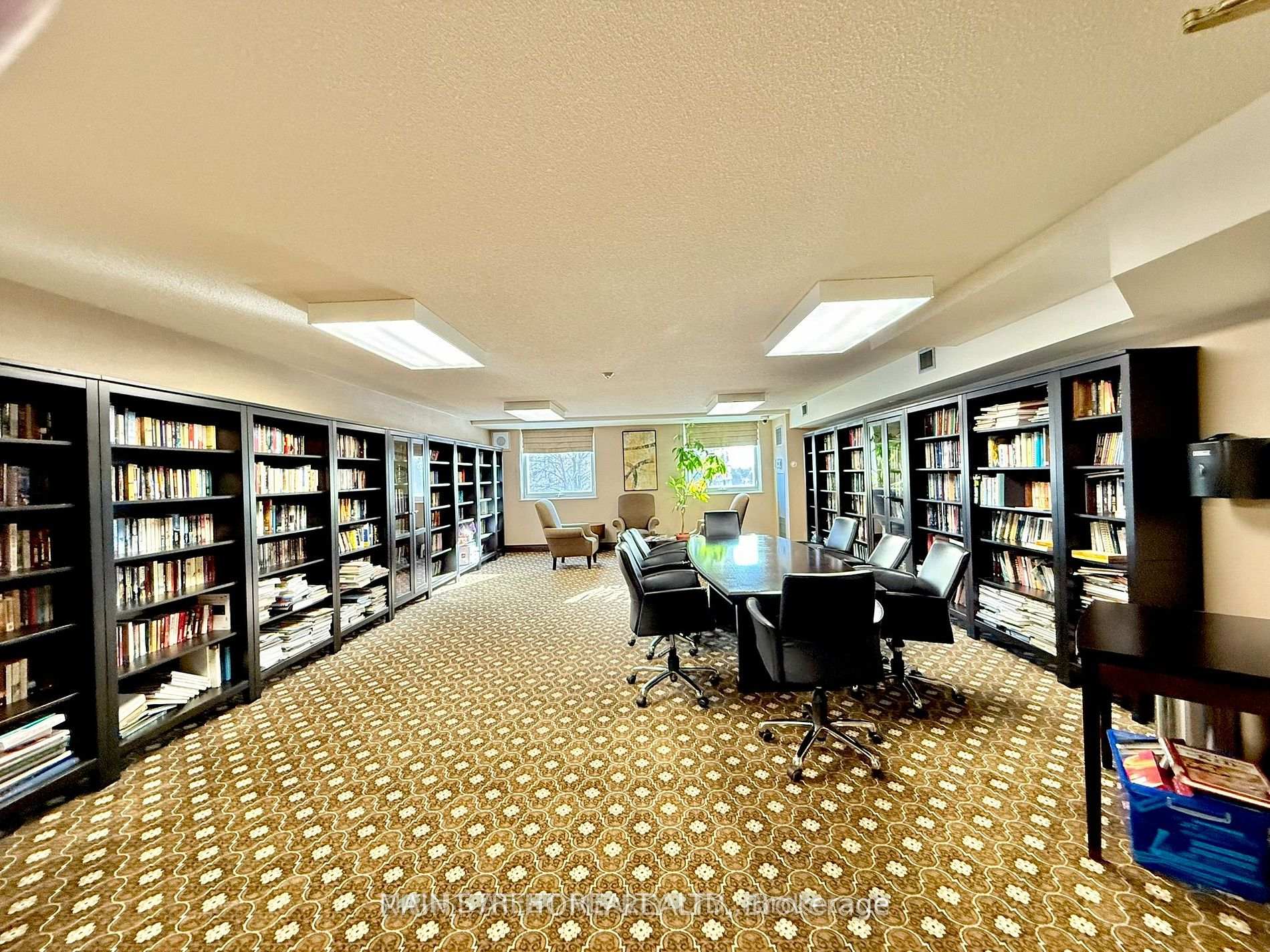Photo 9 of Unit 314, 326 Major Mackenzie Drive E, Richmond Hill, Crosby — HOMEH
