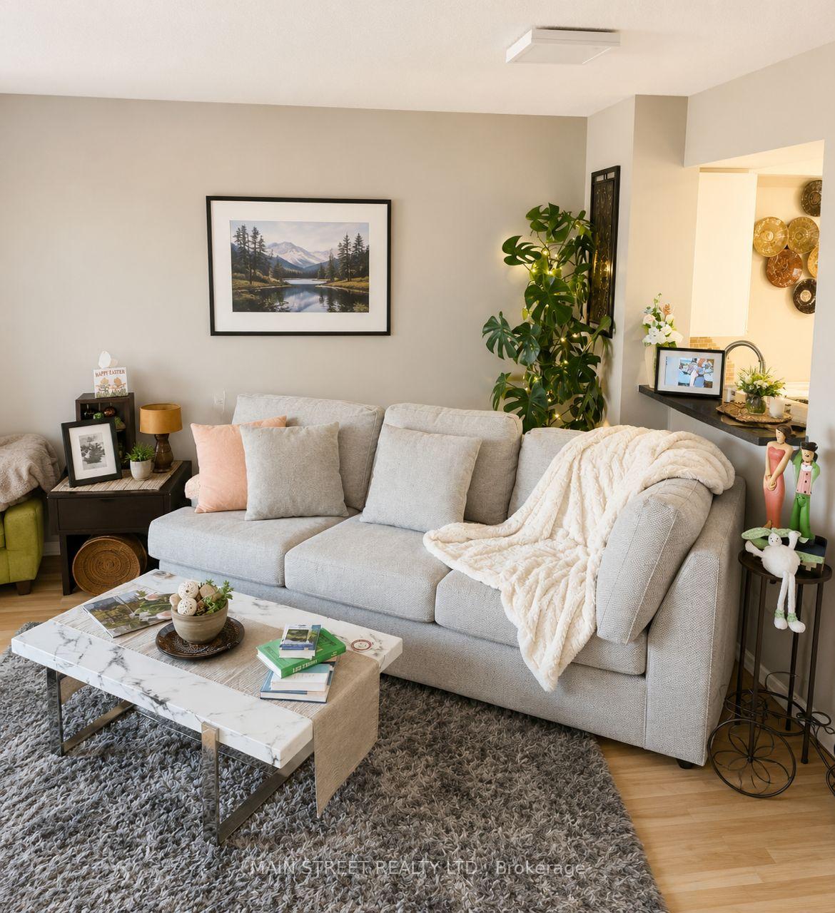 Photo 12 of Unit 314, 326 Major Mackenzie Drive E, Richmond Hill, Crosby — HOMEH