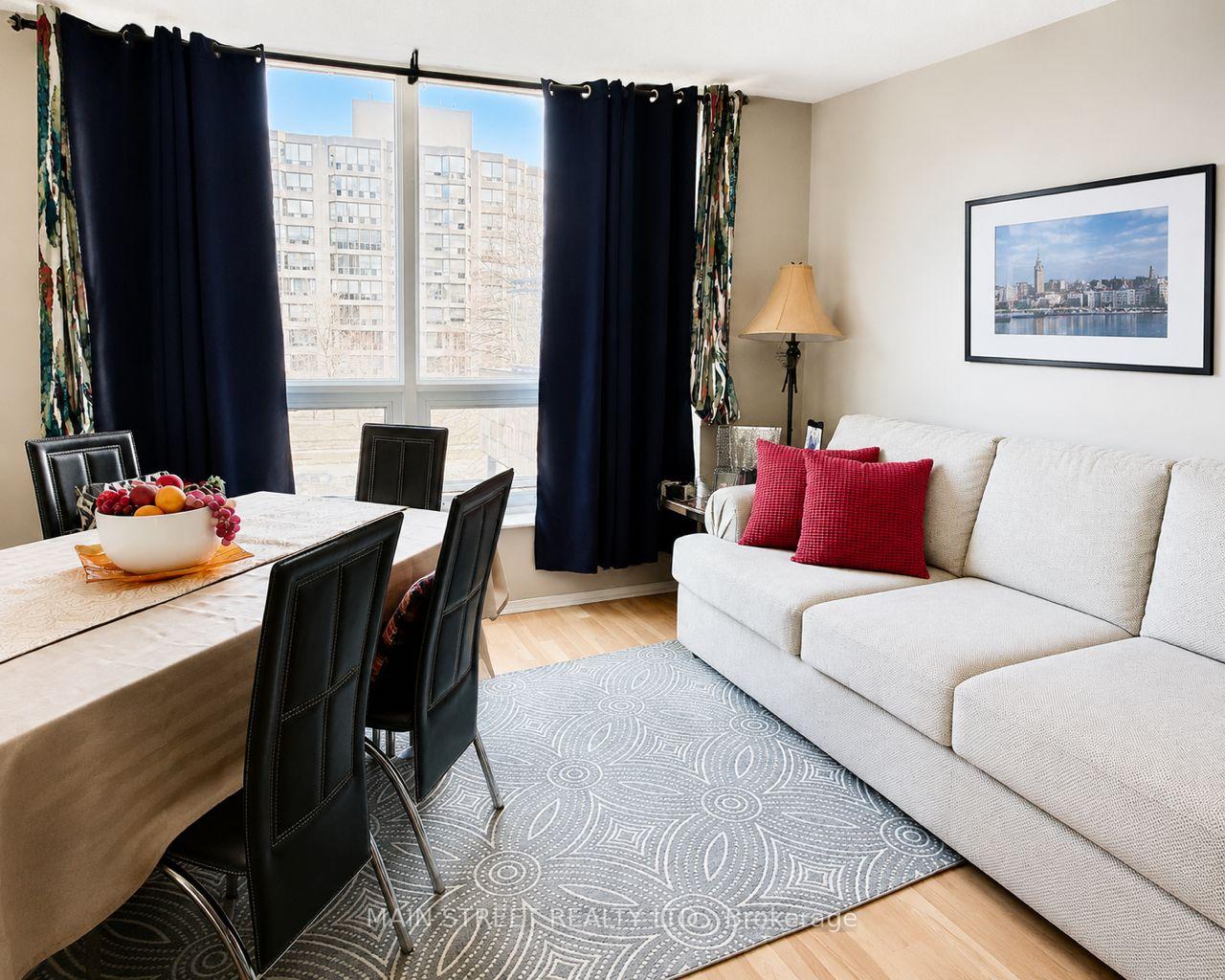 Photo 14 of Unit 314, 326 Major Mackenzie Drive E, Richmond Hill, Crosby — HOMEH