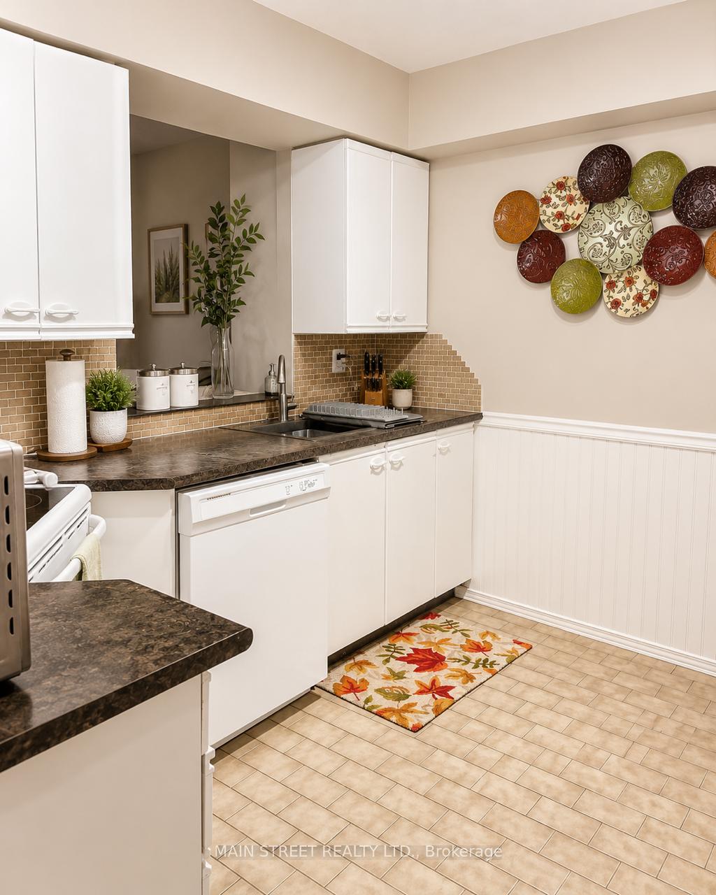 Photo 16 of Unit 314, 326 Major Mackenzie Drive E, Richmond Hill, Crosby — HOMEH