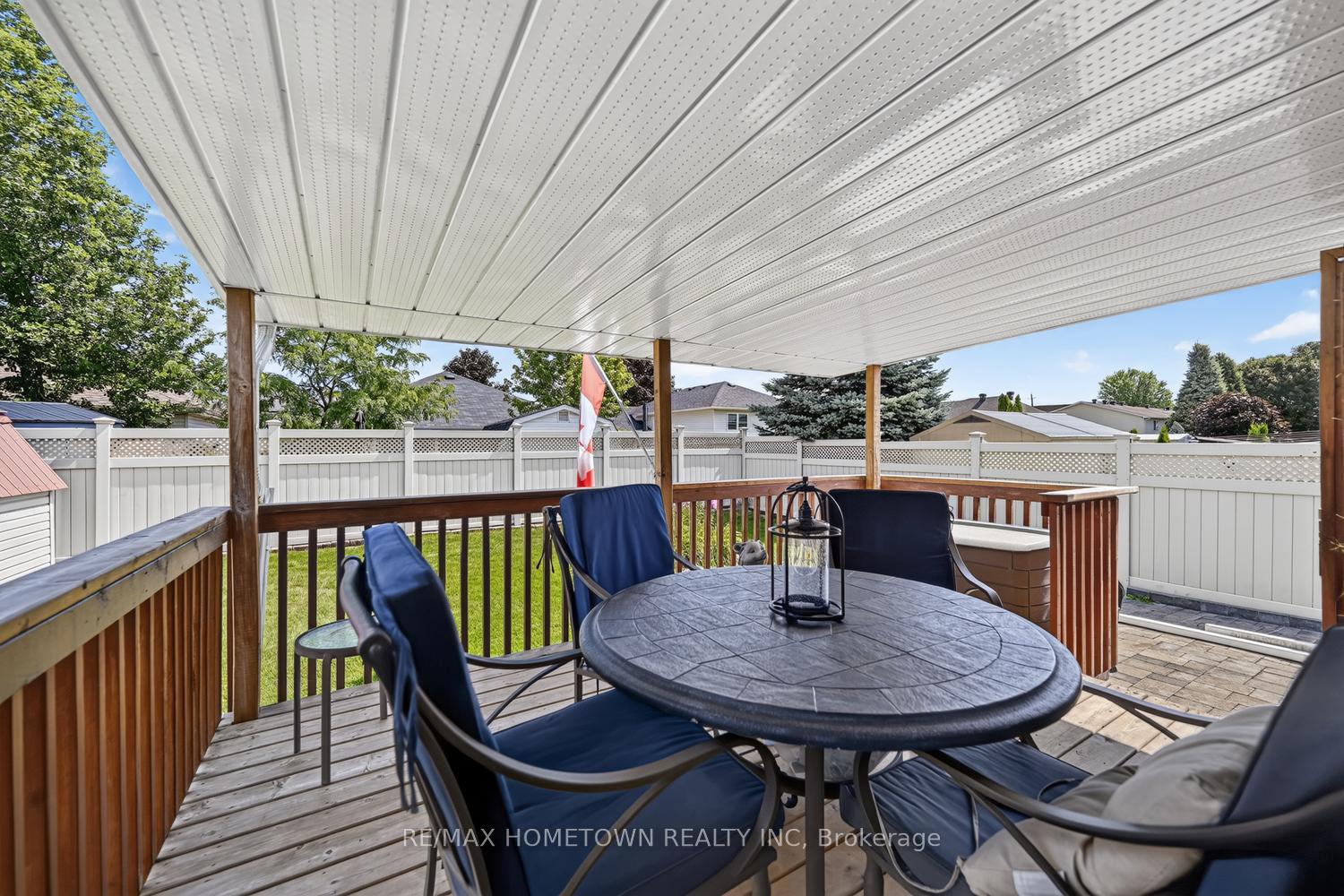 Photo 4 of 1267 Cuthbertson Avenue, Brockville, Brockville — HOMEH