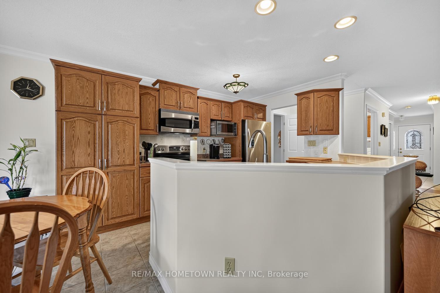 Photo 13 of 1267 Cuthbertson Avenue, Brockville, Brockville — HOMEH