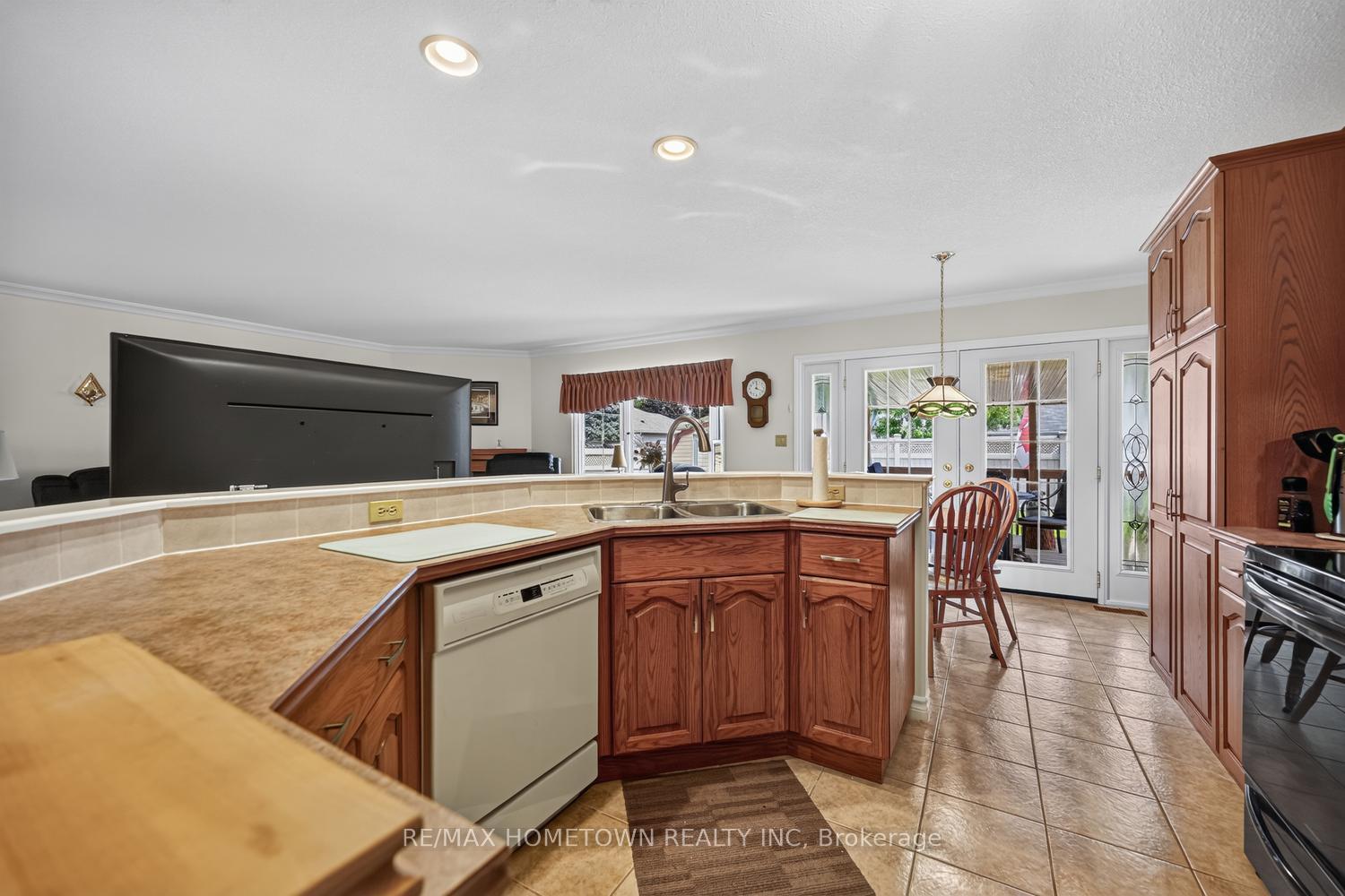 Photo 16 of 1267 Cuthbertson Avenue, Brockville, Brockville — HOMEH