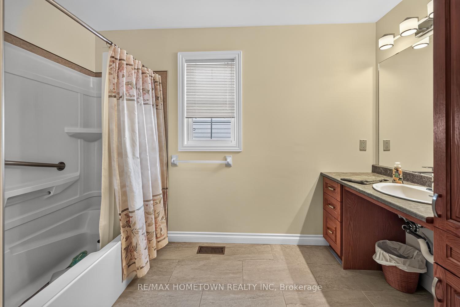 Photo 19 of 1267 Cuthbertson Avenue, Brockville, Brockville — HOMEH
