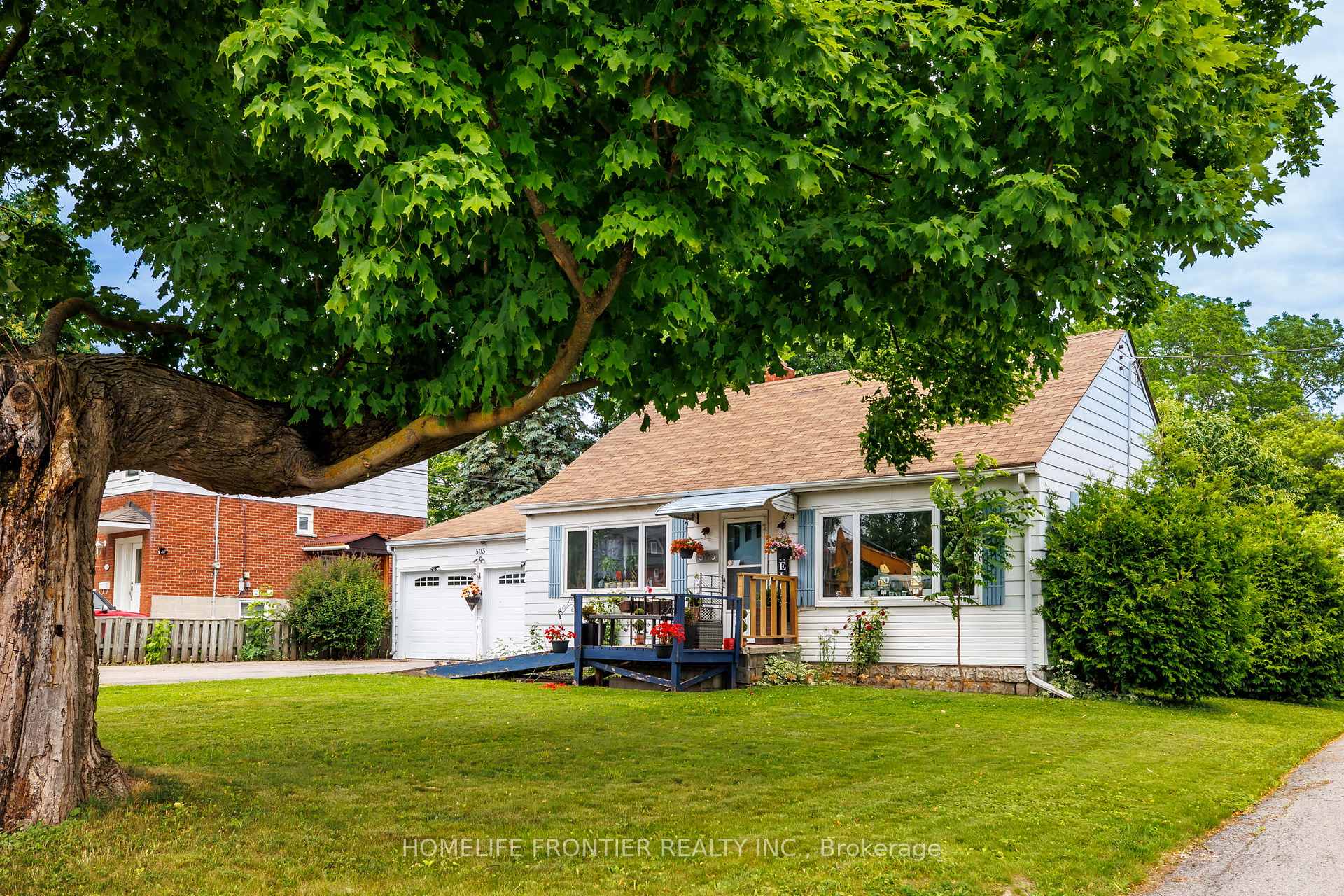 Photo of 593 Watson Avenue