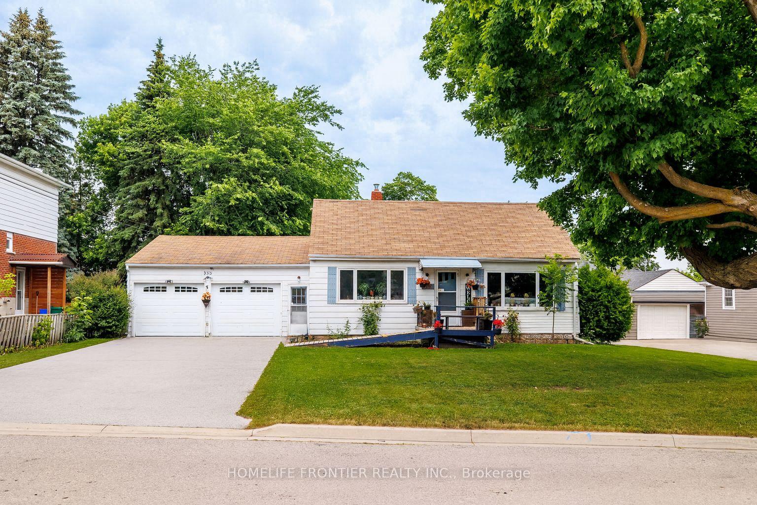 Photo 2 of 593 Watson Avenue, Newmarket, Huron Heights-Leslie Valley — HOMEH