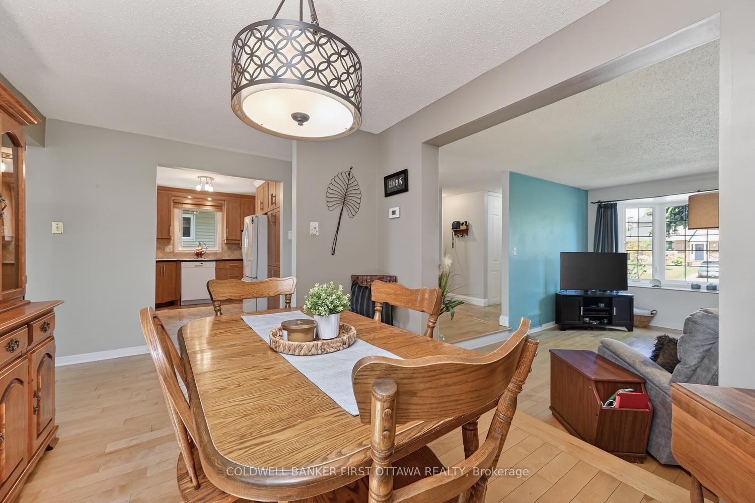 Photo 7 of 1528 Brookmill Lane, Ottawa, Pineview — HOMEH