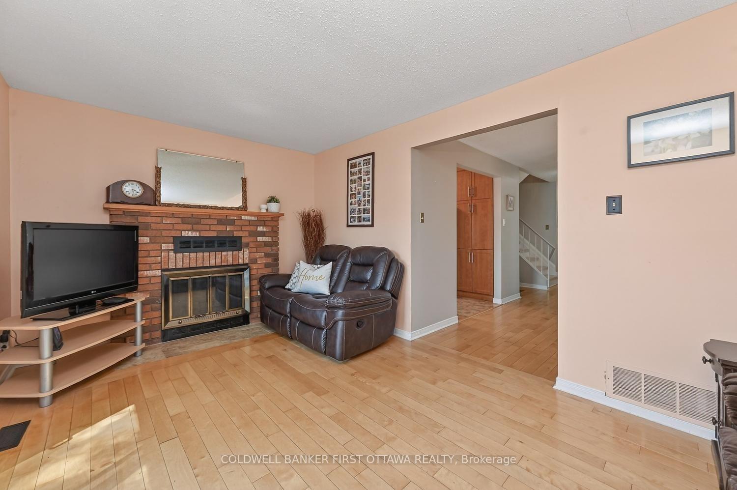 Photo 12 of 1528 Brookmill Lane, Ottawa, Pineview — HOMEH