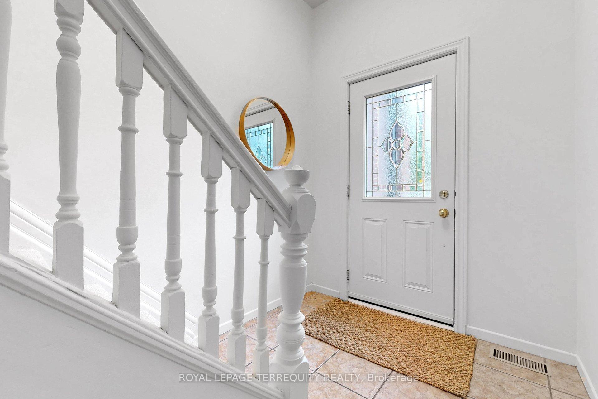 Photo 3 of 372 St Johns Road, Toronto, Runnymede-Bloor West Village — HOMEH