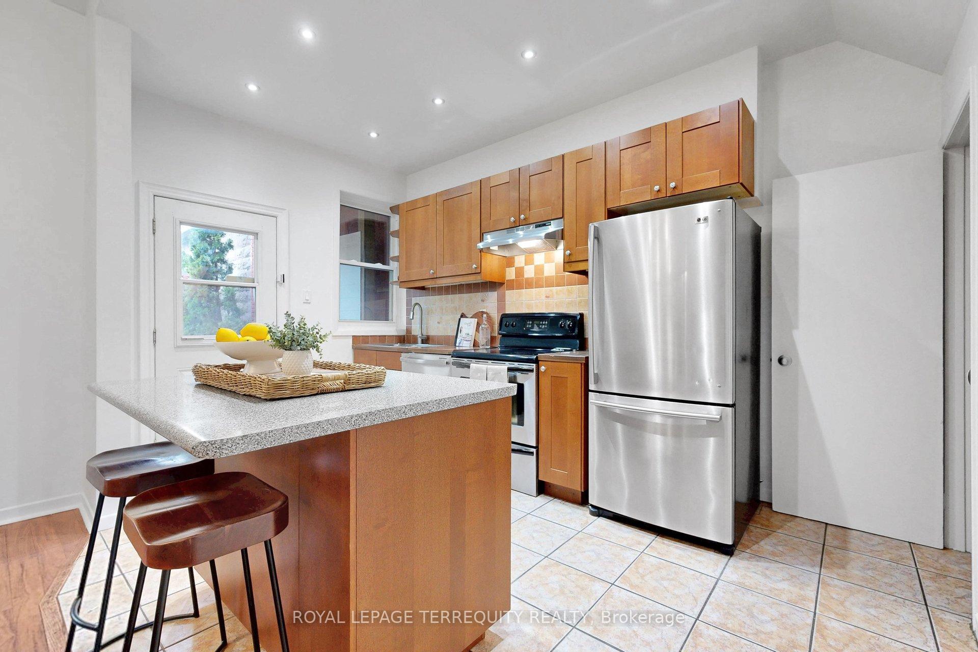 Photo 11 of 372 St Johns Road, Toronto, Runnymede-Bloor West Village — HOMEH