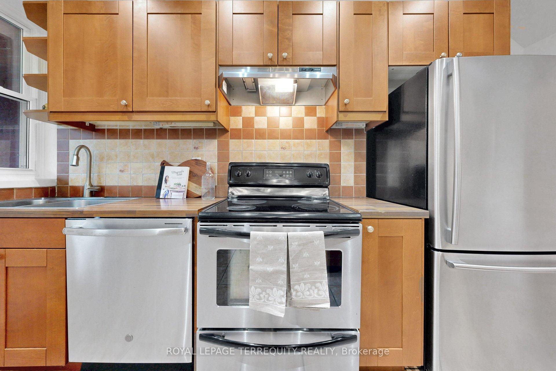 Photo 12 of 372 St Johns Road, Toronto, Runnymede-Bloor West Village — HOMEH