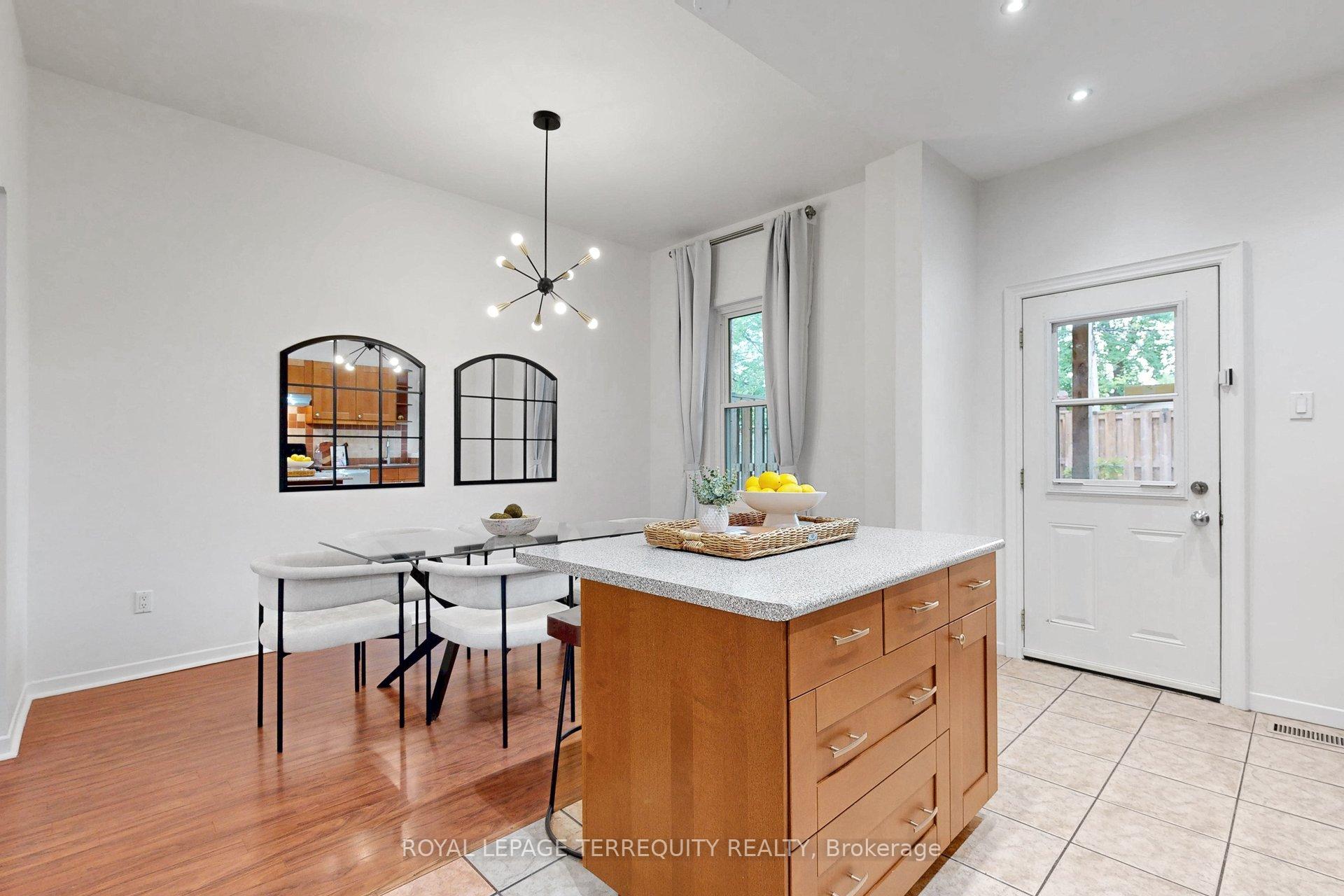 Photo 14 of 372 St Johns Road, Toronto, Runnymede-Bloor West Village — HOMEH