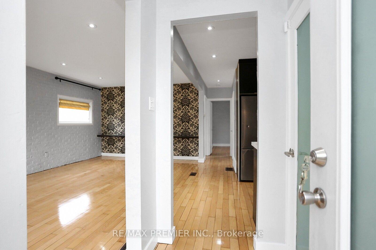 Photo 7 of Unit Upper, 37 Silvercrest Avenue, Etobicoke, Alderwood — HOMEH