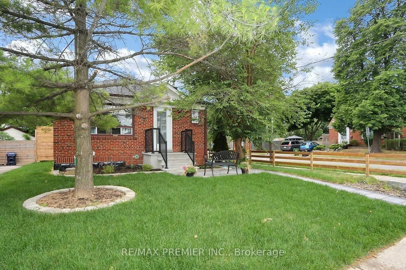 Photo 4 of Unit Upper, 37 Silvercrest Avenue, Etobicoke, Alderwood — HOMEH