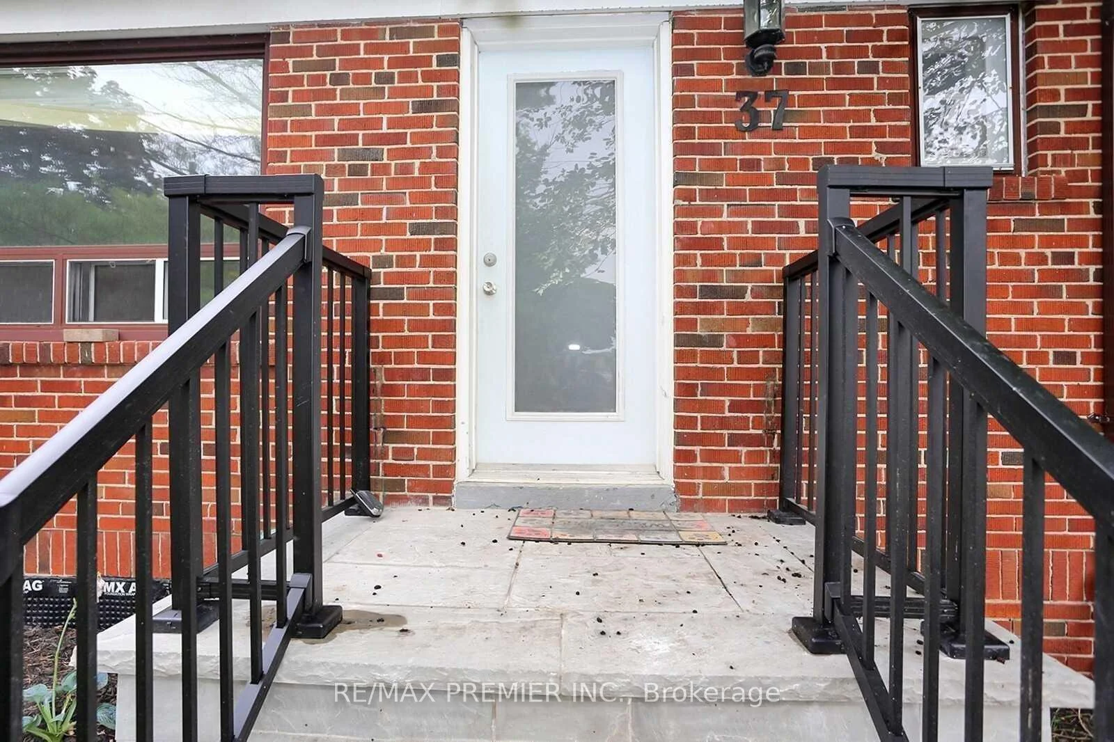 Photo 6 of Unit Upper, 37 Silvercrest Avenue, Etobicoke, Alderwood — HOMEH