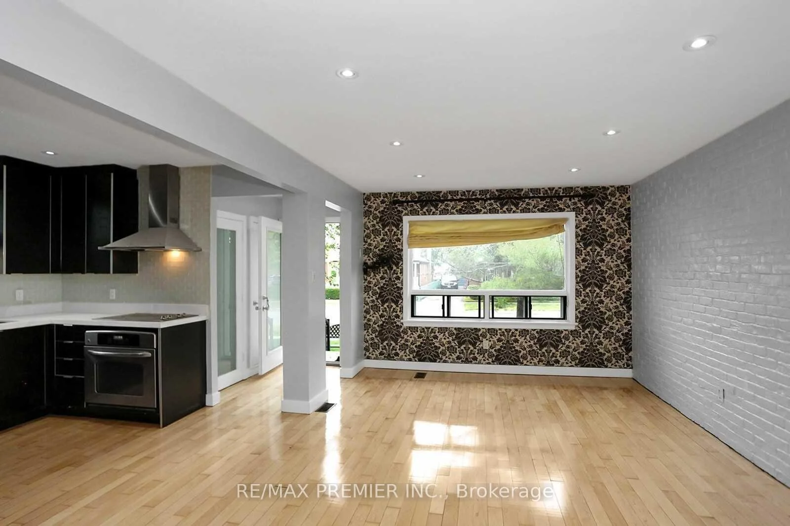Photo 16 of Unit Upper, 37 Silvercrest Avenue, Etobicoke, Alderwood — HOMEH
