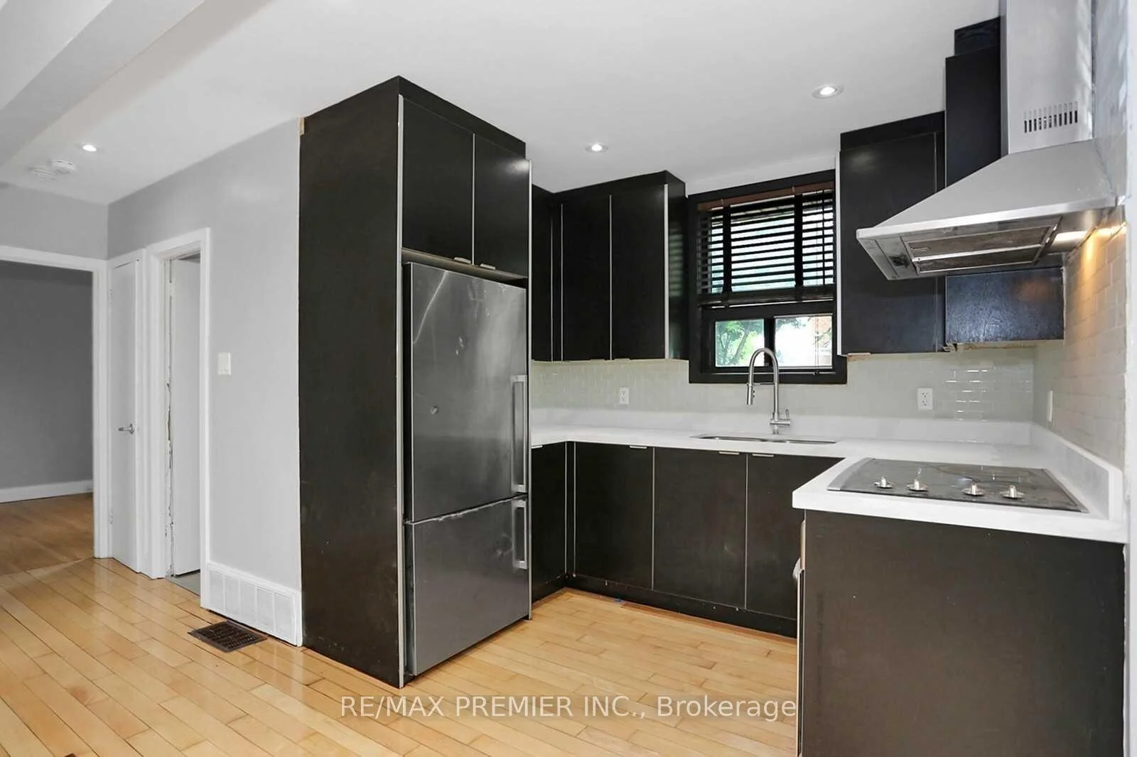 Photo 18 of Unit Upper, 37 Silvercrest Avenue, Etobicoke, Alderwood — HOMEH