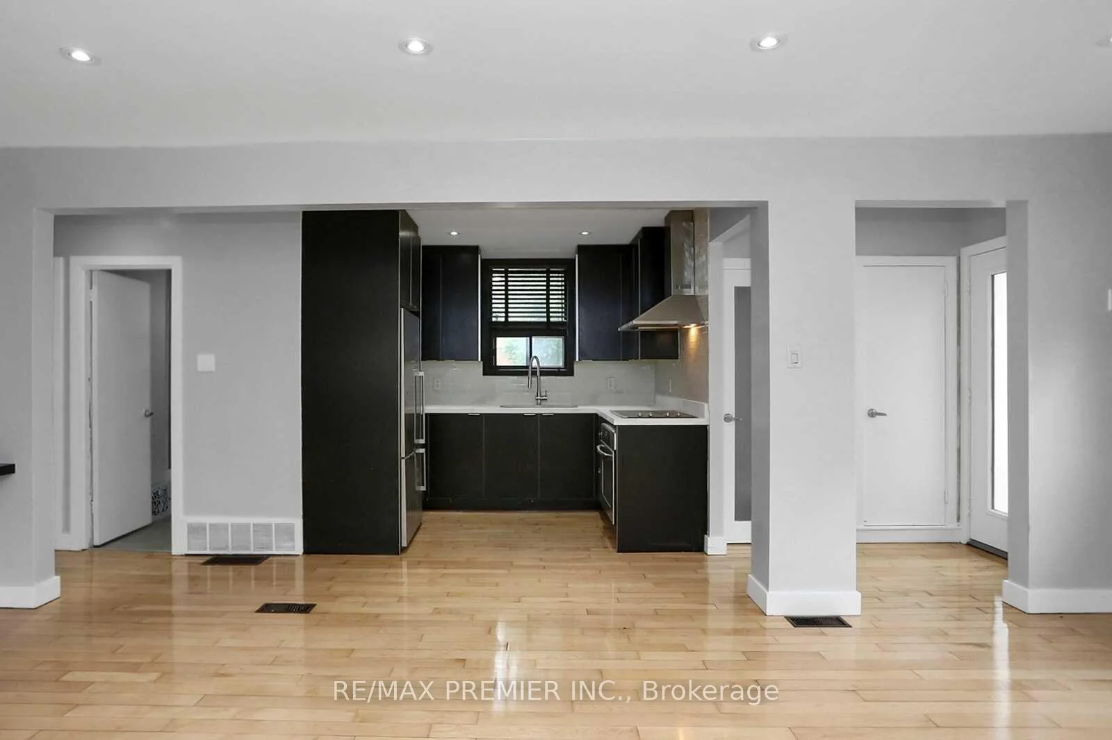 Photo 26 of Unit Upper, 37 Silvercrest Avenue, Etobicoke, Alderwood — HOMEH