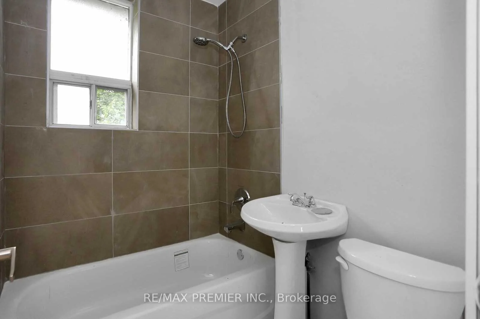 Photo 38 of Unit Upper, 37 Silvercrest Avenue, Etobicoke, Alderwood — HOMEH