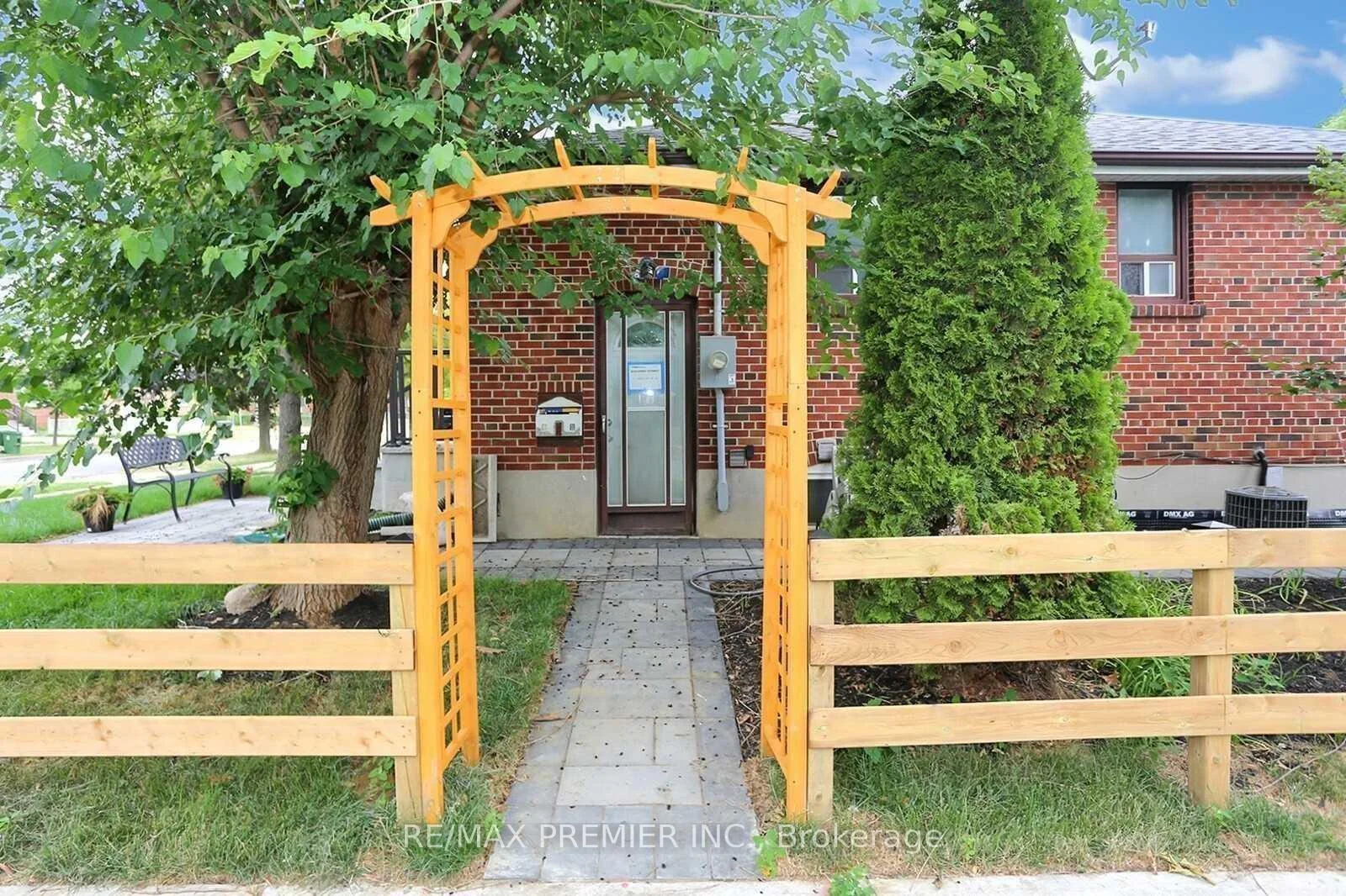 Photo 40 of Unit Upper, 37 Silvercrest Avenue, Etobicoke, Alderwood — HOMEH