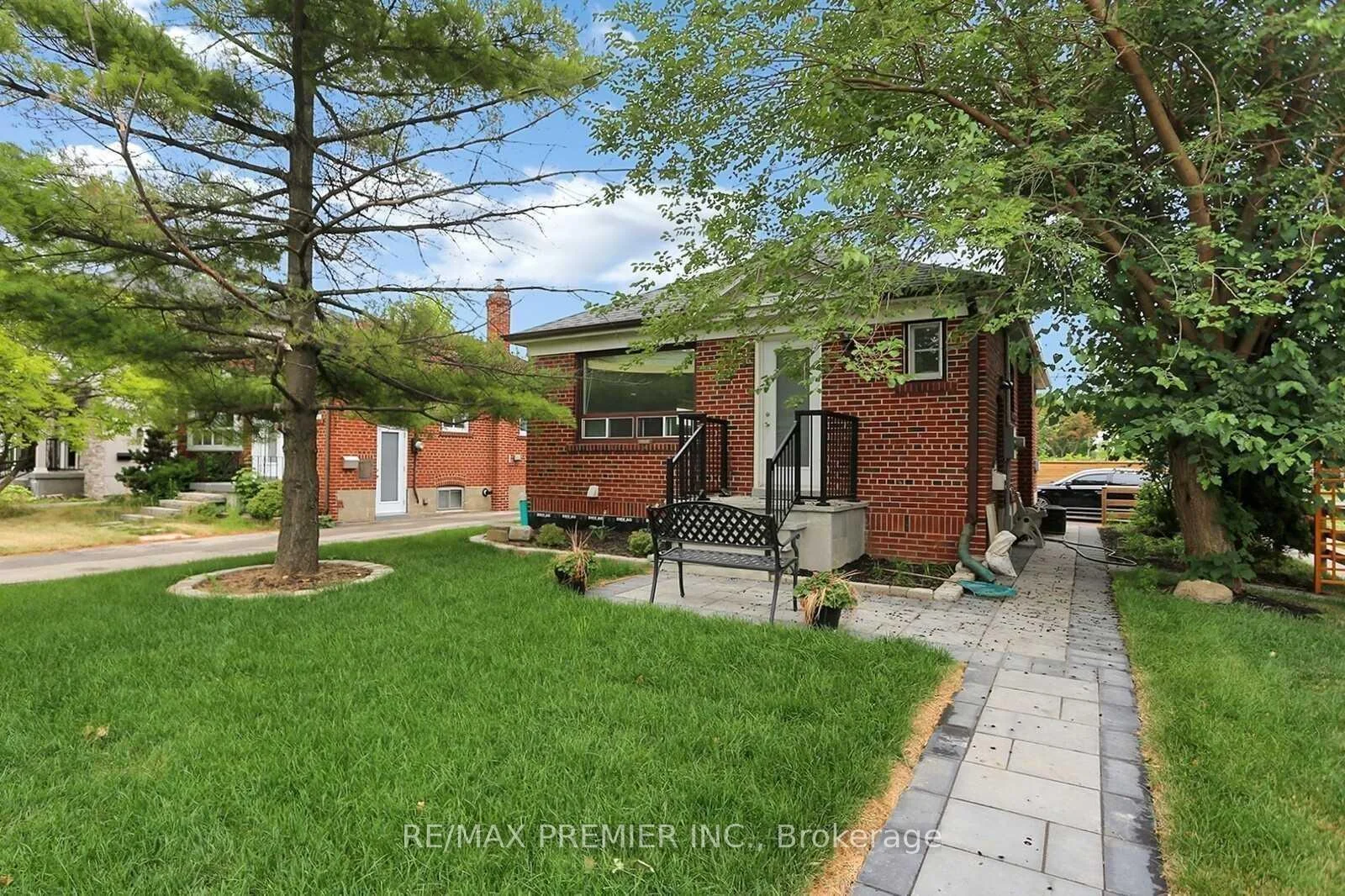 Photo 48 of Unit Upper, 37 Silvercrest Avenue, Etobicoke, Alderwood — HOMEH